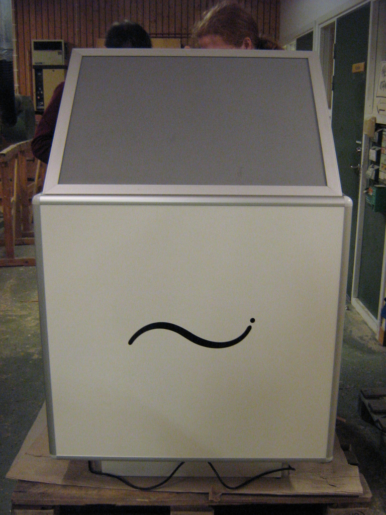 http://nuiteq.com/blogassets/sverige/nuibox_litup.jpg