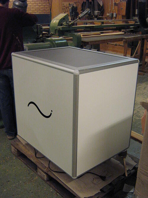 http://nuiteq.com/blogassets/sverige/nuibox_side.jpg