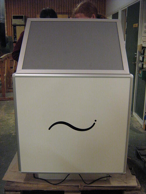 http://nuiteq.com/blogassets/sverige/nuibox_litup.jpg