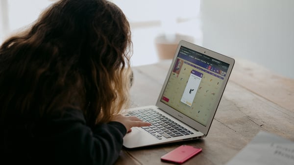 girl working on laptop